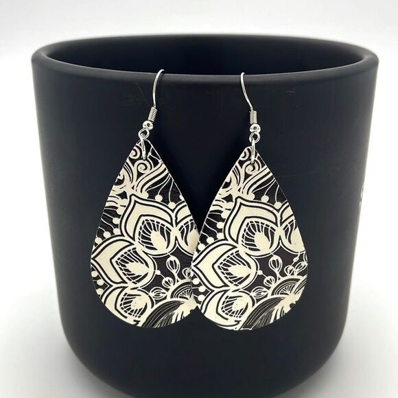 2 PAIR of Black and White Teardrop Leather Floral Design Earrings - Picture 3 of 4